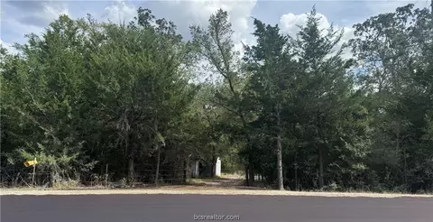 3518 Winding Rd, Hearne, TX 77859