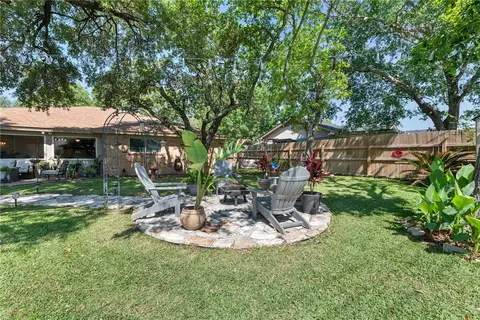 3805 Windridge Dr, Bryan, TX 77802 photo 2