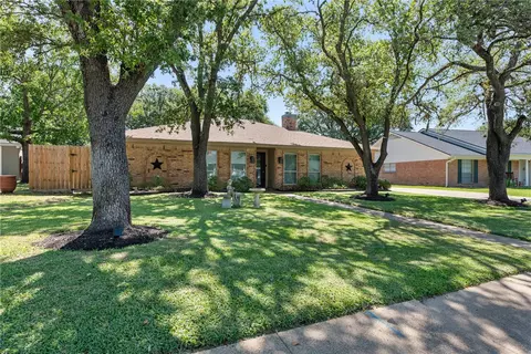 3805 Windridge Dr, Bryan, TX 77802 photo 3