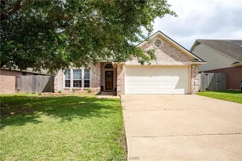 206 Bernburg Ct, College Station, TX 77845