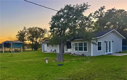 401 Chinaberry Ln, Somerville, TX 77879