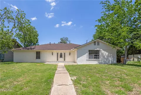 2201 Barak Ln, Bryan, TX 77802