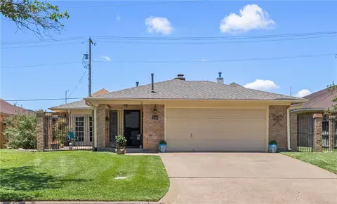 Exterior - 2911 Braeburn, Bryan, TX 77802 photo 2 of 6