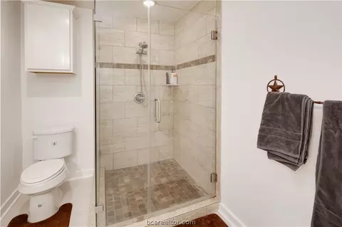 Bath - 1204 E 28th St, Bryan, TX 77803 photo 2 of 4