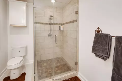 Bath - 1204 E 28th St, Bryan, TX 77803 photo 2 of 3