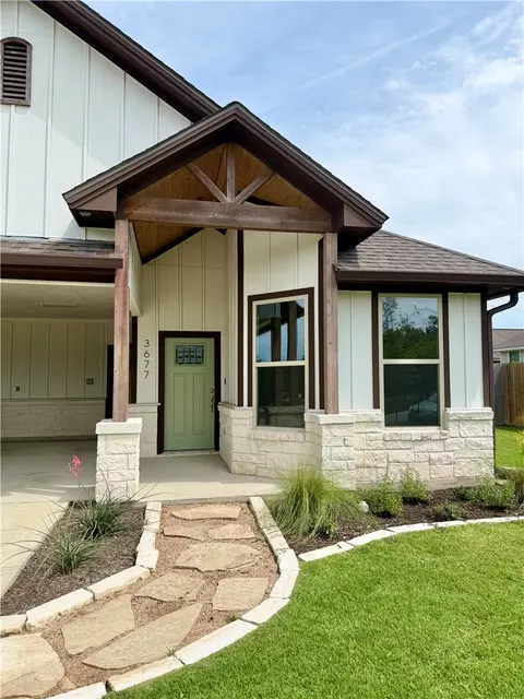 3677 Rabbit Ln, Bryan, TX 77808