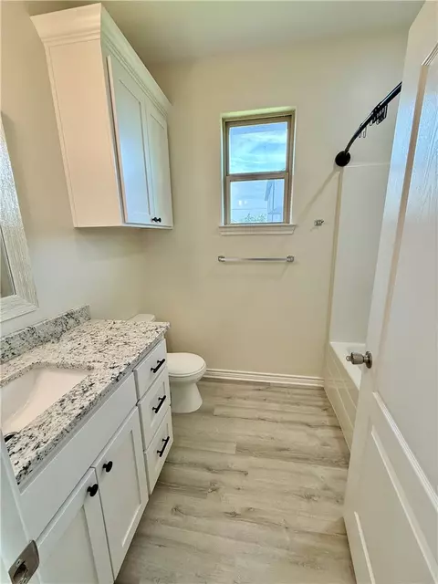 Bath - 3677 Rabbit Ln, Bryan, TX 77808 photo 1 of 3