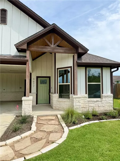 3677 Rabbit Ln, Bryan, TX 77808