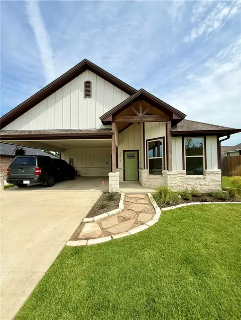 Exterior - 3677 Rabbit Ln, Bryan, TX 77808 photo 2 of 11
