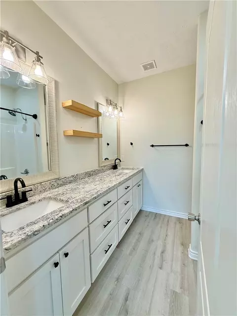 Bath - 3677 Rabbit Ln, Bryan, TX 77808 photo 2 of 3