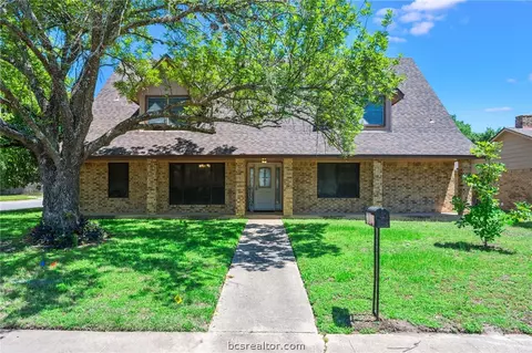 2301 Barak Ln, Bryan, TX 77802