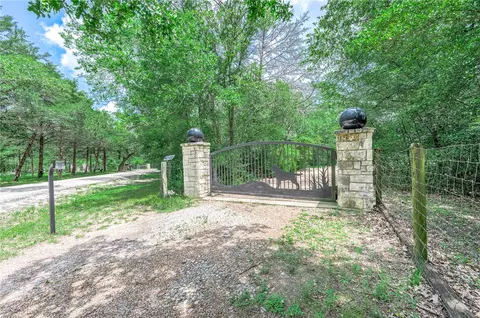 4992 Whispering Oaks Dr, College Station, TX 77845