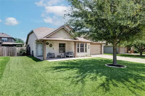 208 Boulder Dr, Navasota, TX 77868