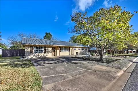 1006 Top Hl, Brenham, TX 77833