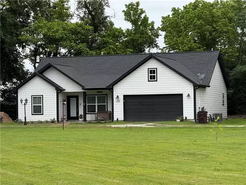 228 Martin Ln, Franklin, TX 77856