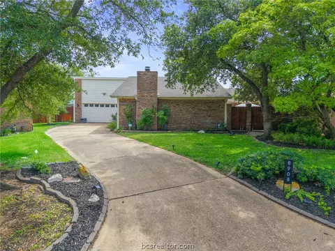 8908 Driftwood Dr, College Station, TX 77845