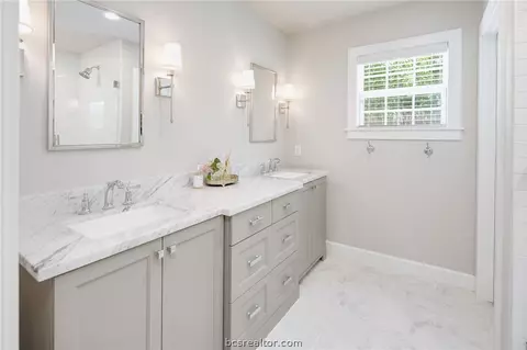 Bath - 502 Brookside Dr E, Bryan, TX 77801 photo 1 of 4