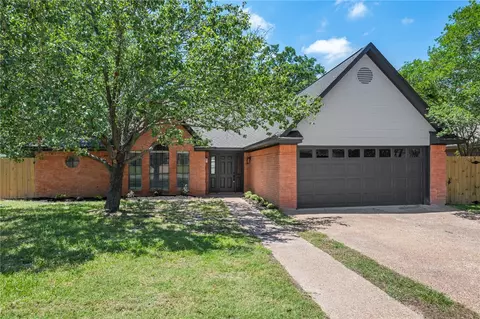 5505 Somerford Ln, Bryan, TX 77802