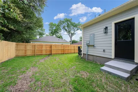 Exterior - 804 E 27th St, Bryan, TX 77803 photo 3 of 4
