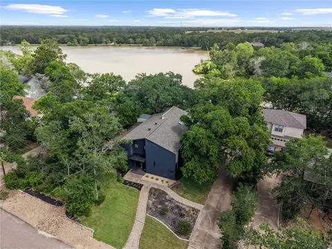 2120 Carter Lake Dr, College Station, TX 77845