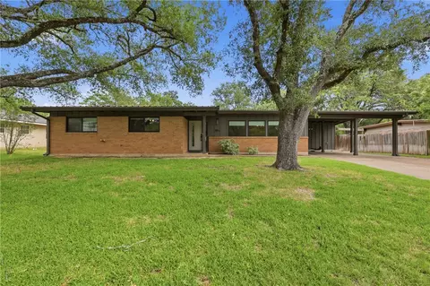 1304 Leacrest Dr, College Station, TX 77840