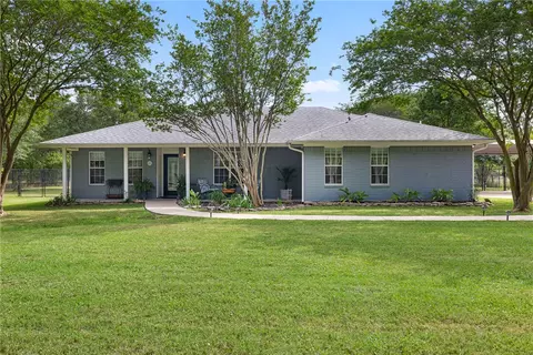 10462 Woodview Dr, College Station, TX 77845