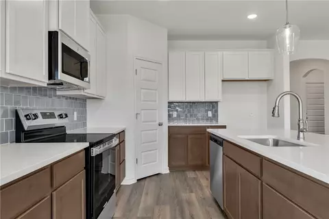 Kitchen - 3540 Pointe Du Hoc Loop, Bryan, TX 77808 photo 4 of 5