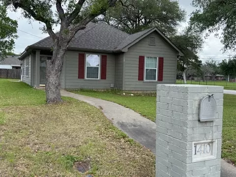 1410 Hoppess St, Bryan, TX 77802