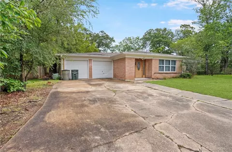 2109 Wayside Dr, Bryan, TX 77802