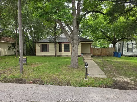 206 Gibbs St, Navasota, TX 77868