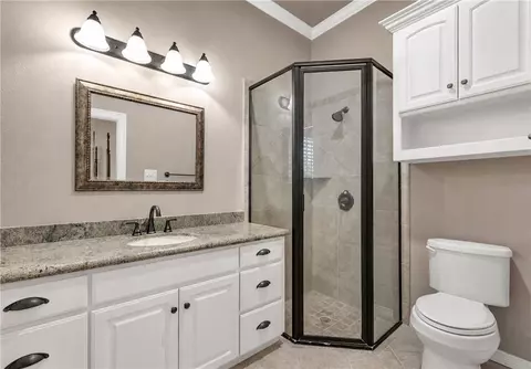 Bath - 4301 Willowick Dr, Bryan, TX 77802 photo 4 of 5