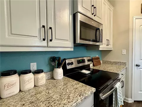 Kitchen - 2022 Stubbs Dr, Bryan, TX 77807 photo 3 of 4