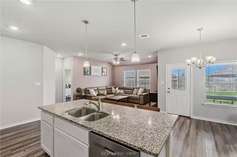 Kitchen - 2024 Chief St, Bryan, TX 77807 photo 7 of 7