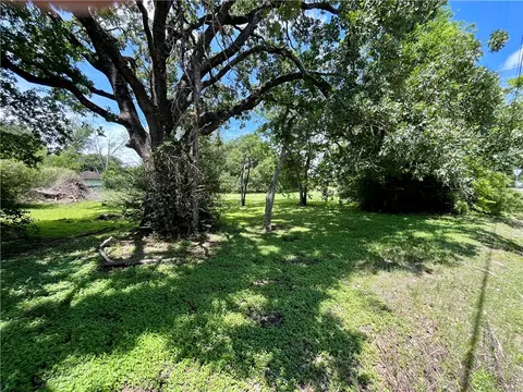 1412 Rollins Ave, Bryan, TX 77803 photo 2