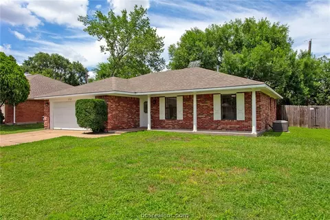 1713 Laura Ln, College Station, TX 77840