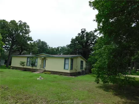 402 Higgs Dr, Bryan, TX 77807 photo 2