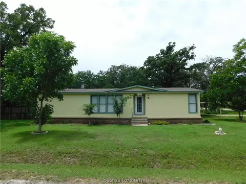 402 Higgs Dr, Bryan, TX 77807