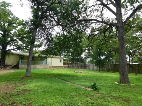 402 Higgs Dr, Bryan, TX 77807 photo 8
