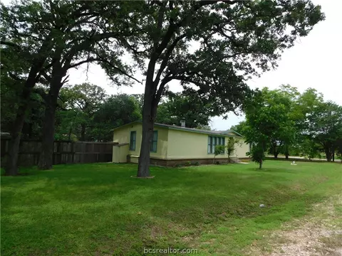 402 Higgs Dr, Bryan, TX 77807 photo 4
