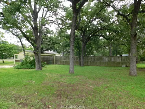 402 Higgs Dr, Bryan, TX 77807 photo 6
