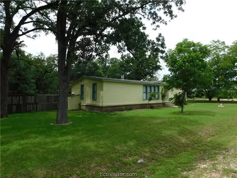 402 Higgs Dr, Bryan, TX 77807 photo 5