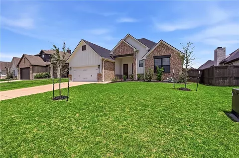 Exterior - 4330 Fox River Ln, Bryan, TX 77802 photo 2 of 5