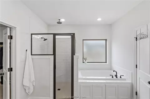Bath - 4330 Fox River Ln, Bryan, TX 77802 photo 3 of 4