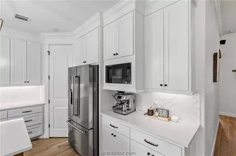Kitchen - 4330 Fox River Ln, Bryan, TX 77802 photo 6 of 9