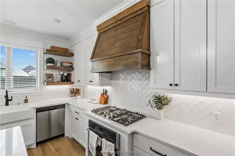 Kitchen - 4330 Fox River Ln, Bryan, TX 77802 photo 5 of 9