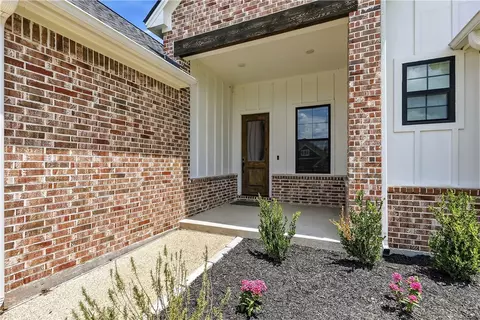 Exterior - 4330 Fox River Ln, Bryan, TX 77802 photo 3 of 5