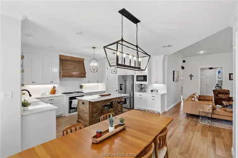 Kitchen - 4330 Fox River Ln, Bryan, TX 77802 photo 8 of 9