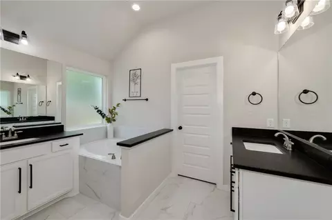 Bath - 1934 Cambria Dr, Bryan, TX 77807 photo 3 of 4