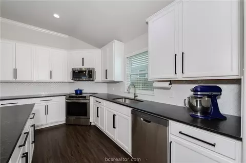 Kitchen - 1934 Cambria Dr, Bryan, TX 77807 photo 3 of 6