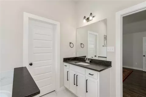 Bath - 1934 Cambria Dr, Bryan, TX 77807 photo 2 of 4